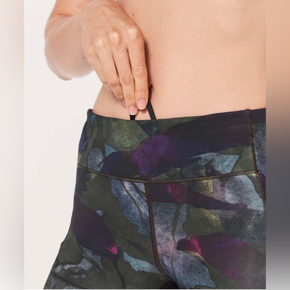 NWT Lululemon Speed Up Tight (Full-On Luxtreme 28") Aura Dark Chrome Multi 12 - Picture 5 of 8